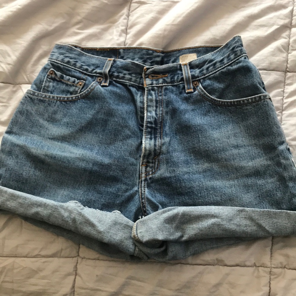high waisted levi shorts size 8 (550s)